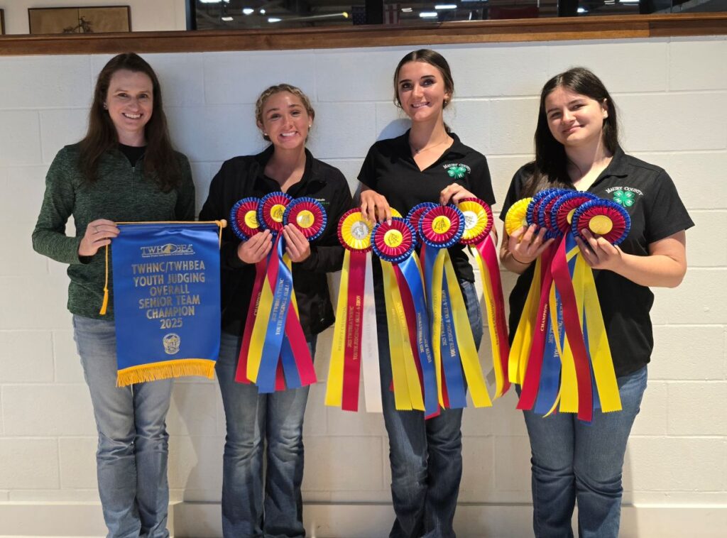 Sarah Keenan with 3 4-H students holding award ribbons