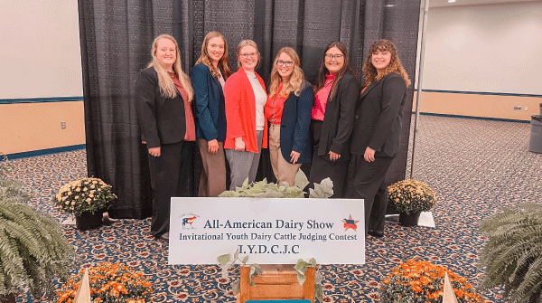 UT Dairy Judging Team at the All-American Dairy Show