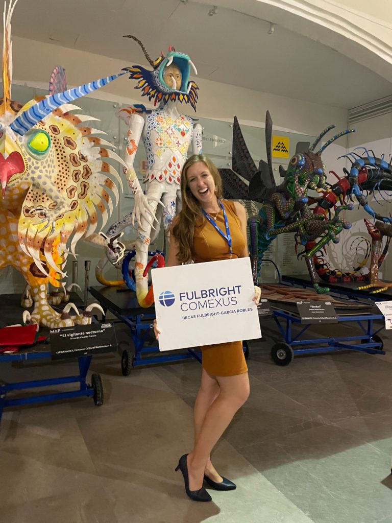 Ashlyn Anderson with the Fulbright Comexus sign